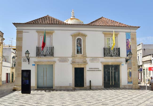 Małe Muzeum Miejskie w Olhão przedstawia historię miasta